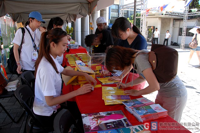活動公關-2014亞太文化日-民眾踴躍參與活動，並於大會服務區填寫問卷並兌換摸彩券