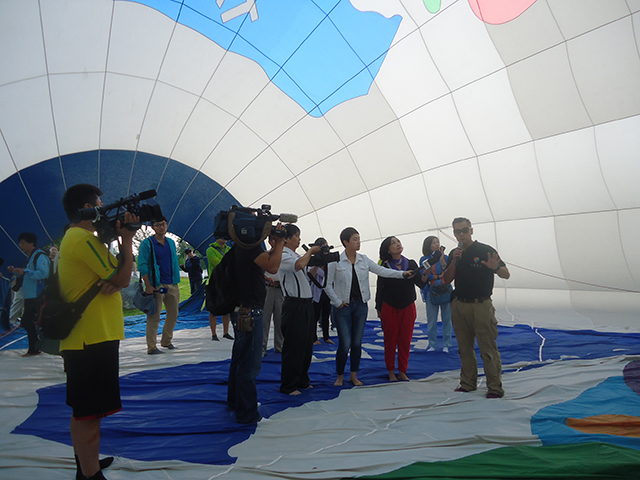 大陸踩線團-大陸媒體走進熱氣球體與採訪拍攝